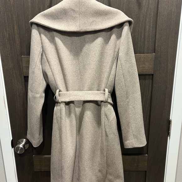 Ann Taylor shawl collared tie waste winter coat. Excell condition. - Picture 3 of 5